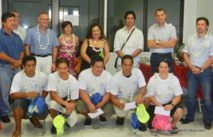 Cinq des six stagiaires avec les officiels.