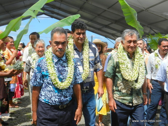 Oscar Temaru, le président de Polynésie française avec Henri Tauraa, Président de la Chambre d'agriculture  et Kalani Teixeira, ministre de l'Agriculture de Polynésie.