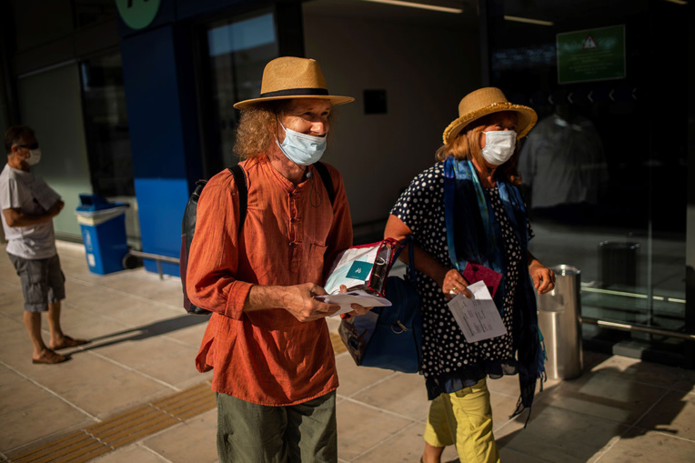 "Enfin", les touristes déferlent sur Corfou à bord des premiers vols internationaux "Enfin", les touristes déferlent sur Corfou à bord des premiers vols internationaux