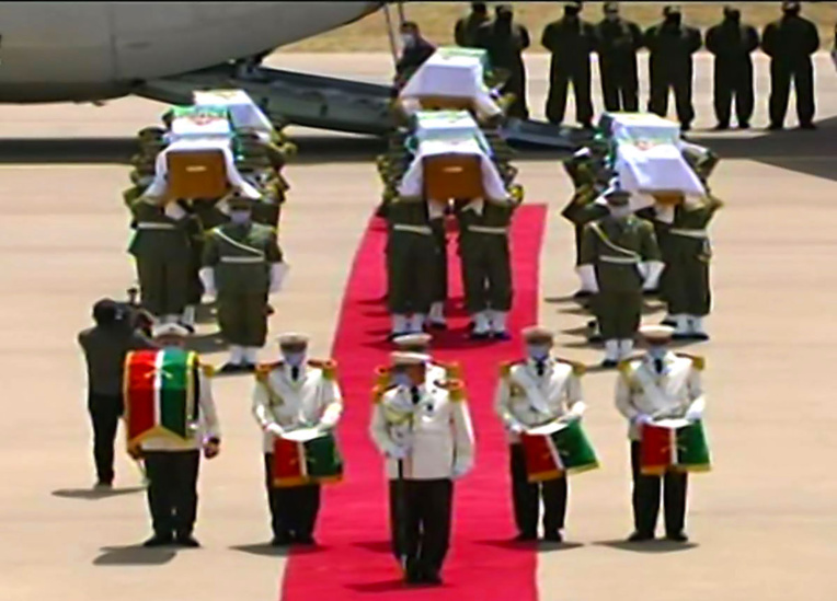 L'Algérie accueille solennellement les restes de ses premiers "martyrs" anti-coloniaux L'Algérie accueille solennellement les restes de ses premiers "martyrs" anti-coloniaux