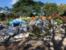 Déchetterie sauvage à Mangareva Déchetterie sauvage à Mangareva