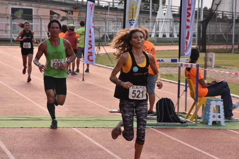 Sophie Bouchonnet s'est offert son troisième titre de la saison, après les championnats de cross country et le 5 000 mètres. Sophie Bouchonnet s'est offert son troisième titre de la saison, après les championnats de cross country et le 5 000 mètres.