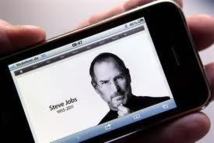 Apple rend hommage à son ex-patron Steve Jobs un an après sa mort