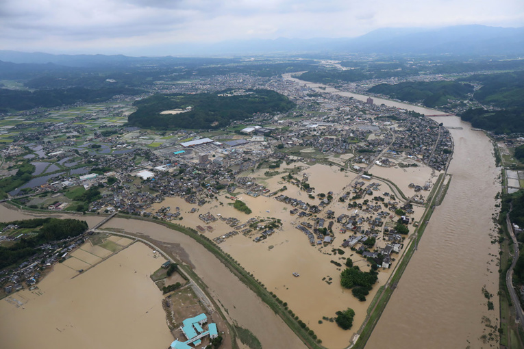 Inondations meurtrières au Japon: les secours retardés, le bilan humain s'alourdit Inondations meurtrières au Japon: les secours retardés, le bilan humain s'alourdit