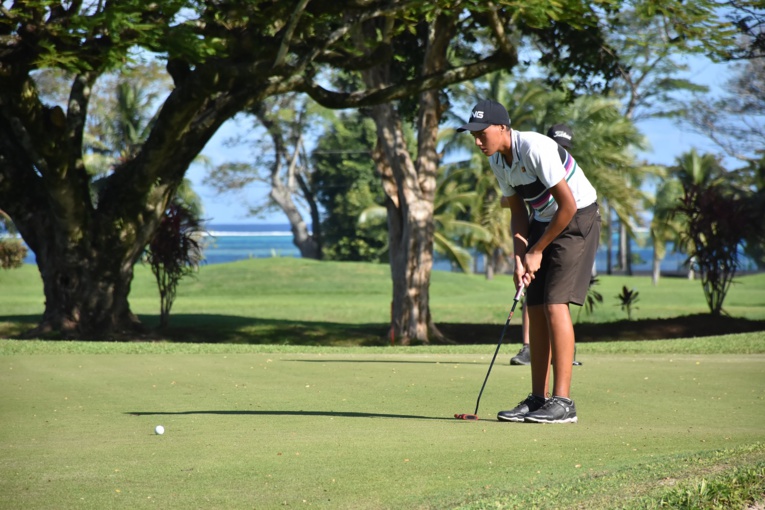 Ari De Maeyer, très précis dans l'approche du green, s'est imposé par quatre trous d'avance sur Dimitri David. Ari De Maeyer, très précis dans l'approche du green, s'est imposé par quatre trous d'avance sur Dimitri David.