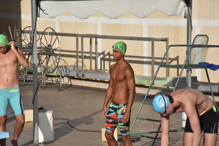 Keha Desbordes a raté l'or sur le 50 m papillon à la suite d'un faux départ. Keha Desbordes a raté l'or sur le 50 m papillon à la suite d'un faux départ.