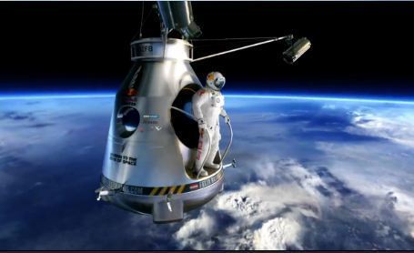 Felix Baumgartner tente un saut évènement au-dessus de la terre