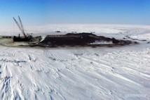 La première plateforme pétrolière de l’océan Arctique, "Northstar" de l’entreprise BP, au large de l’Alaska et du Canada, mise en service en 2002.