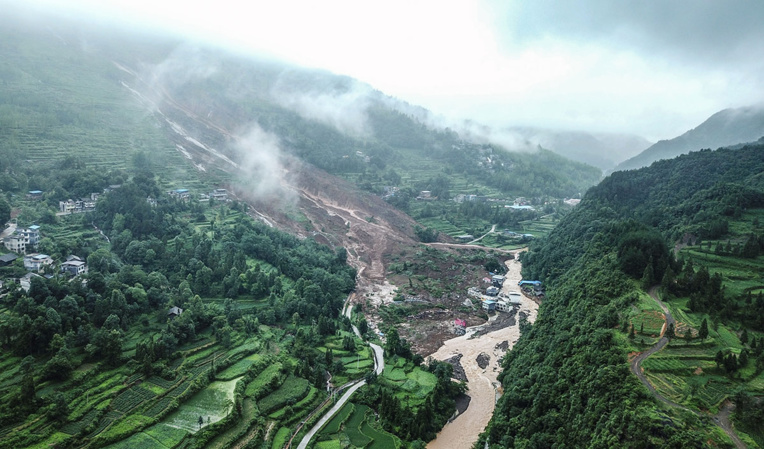 Chine: au moins 14 morts et disparus après des glissements de terrain