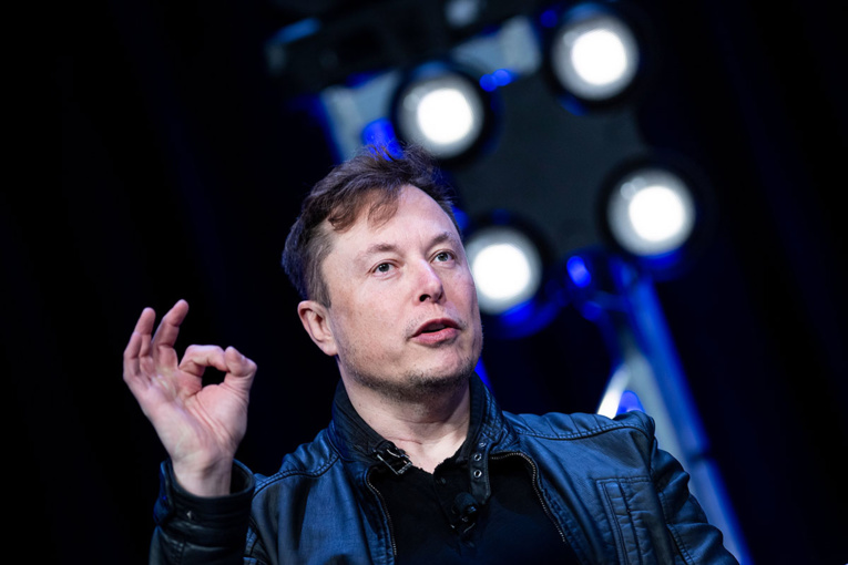 Tesla: Elon Musk promet "cette année" un véhicule 100% autonome