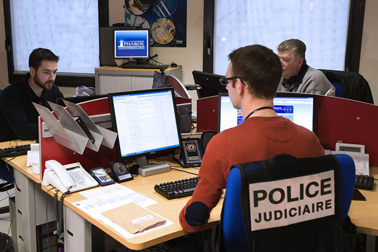 "Darknet": arrestation en Gironde d'un pédophile présumé, "l'une des dix cibles prioritaires mondiales" "Darknet": arrestation en Gironde d'un pédophile présumé, "l'une des dix cibles prioritaires mondiales"