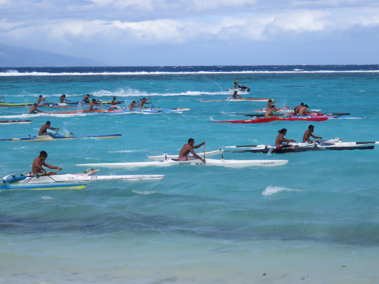 Le vent plutôt soutenu n'a pas perturbé plus que ça les courses du Heiva Va'a de Moorea.