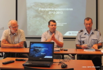 Gérard Therry, directeur de Météo France, Stéphane Jarlégand, directeur de cabinet du Haut-Commissaire et le colonel Maxence Jouannet, directeur de la Protection civile.