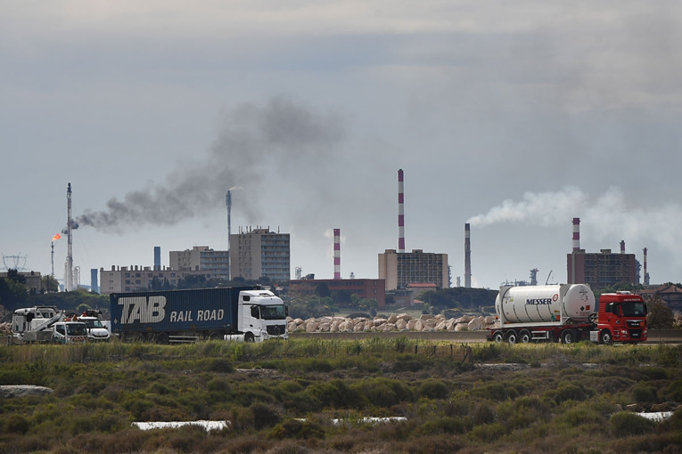 Pollution en Méditerranée après une fuite chimique près de Martigues Pollution en Méditerranée après une fuite chimique près de Martigues