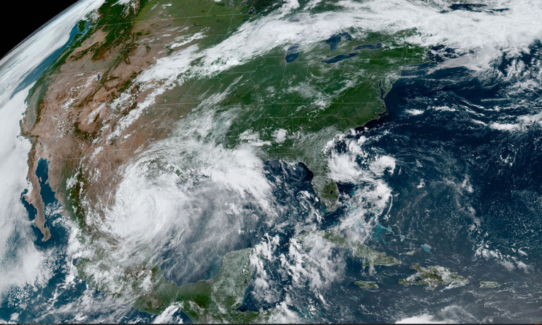 Hanna, rétrogradé en tempête tropicale, passe sur le Texas en pleine pandémie