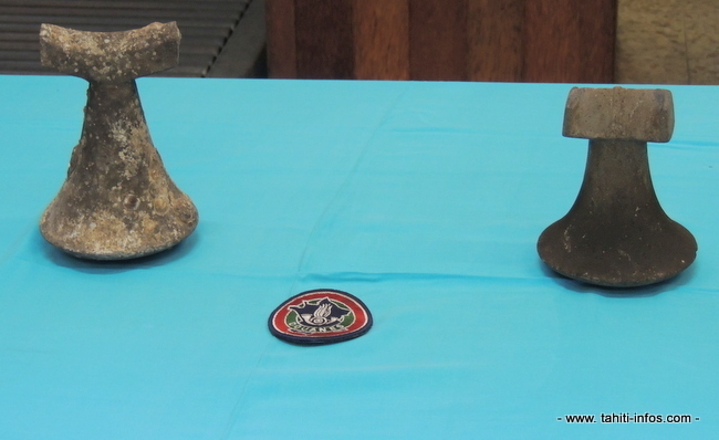 Les deux penu saisis. L'un a visiblement séjourné longtemps en mer.