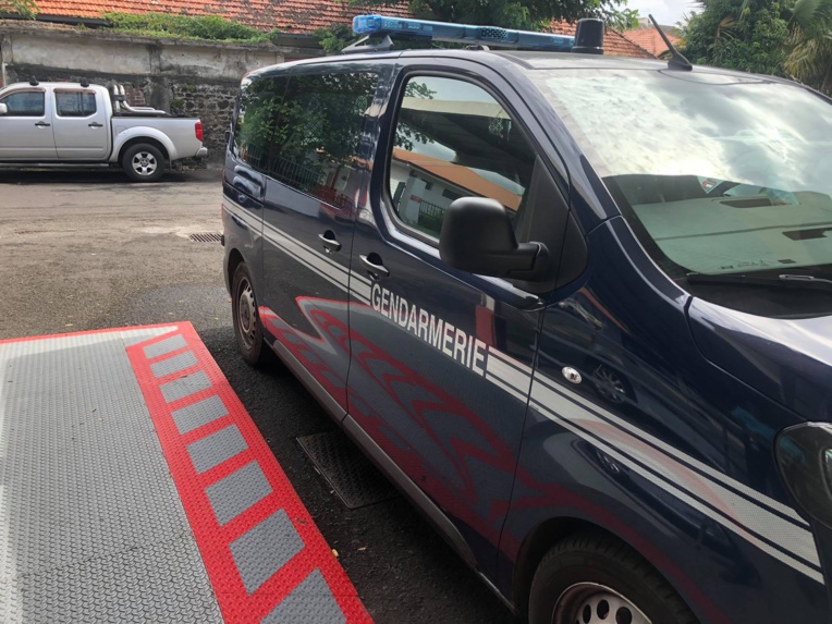 Il "fracasse" sa mère pour la "recadrer"