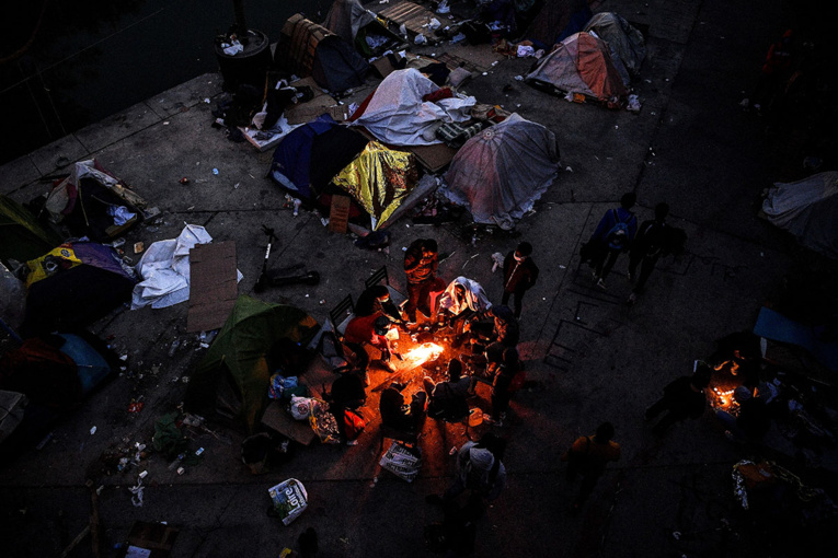 A Aubervilliers, la police évacue un vaste campement de migrants A Aubervilliers, la police évacue un vaste campement de migrants