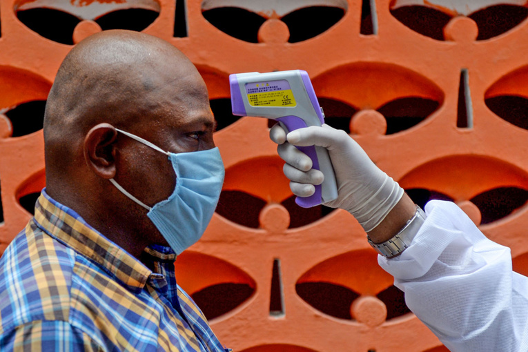 Coronavirus: 17 millions de cas, l'économie frappée de plein fouet Coronavirus: 17 millions de cas, l'économie frappée de plein fouet