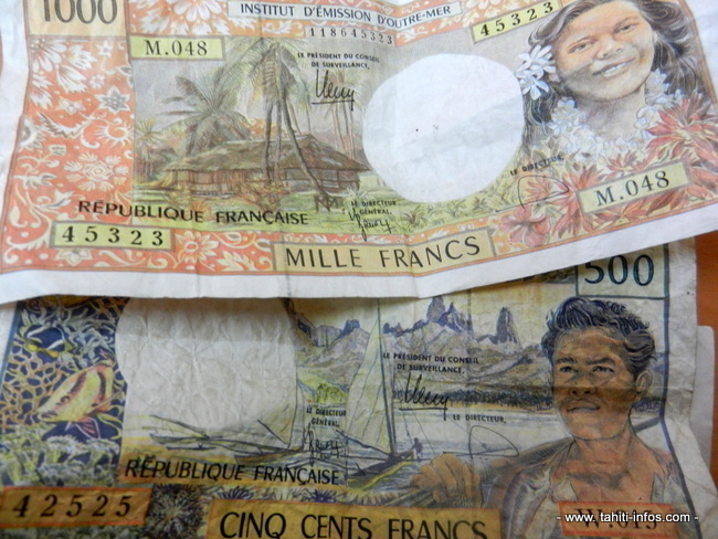 Ces billets en francs Pacifique seront bientôt mis au rebut après 45 ans de service. 13 millions de ces billets (valeur 50 milliards de Fcfp) circulent actuellement, dont 7,6 millions en Polynésie française.
