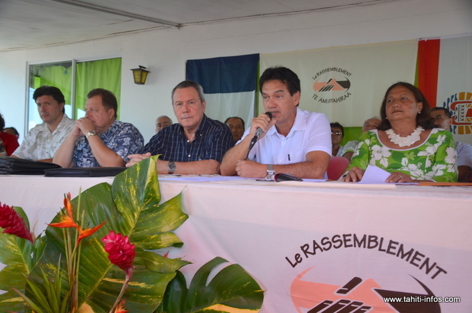 Territoriales : Ronald Tumahai barreur de la "pirogue" des maires