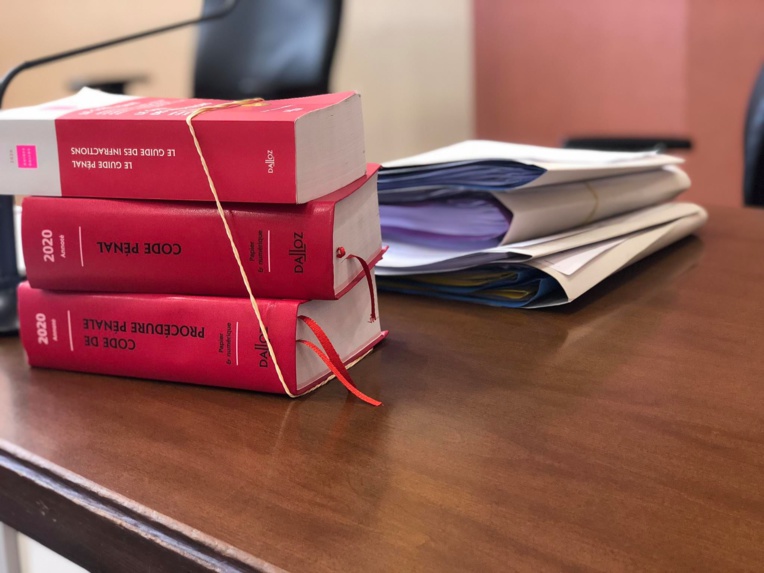 Ivre, il frappe son père et menace les gendarmes Ivre, il frappe son père et menace les gendarmes