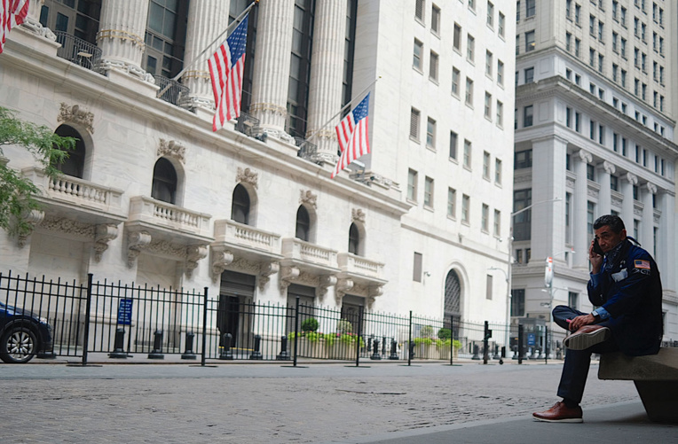 Virus: plongeon historique de l'économie mondiale, bilan humain toujours plus lour Virus: plongeon historique de l'économie mondiale, bilan humain toujours plus lour