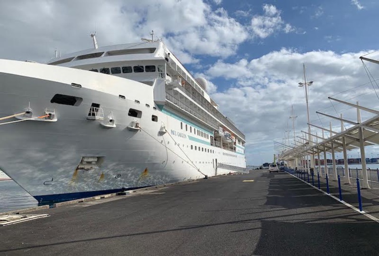 Test Covid positif confirmé pour la touriste américaine sur le Paul Gauguin Test Covid positif confirmé pour la touriste américaine sur le Paul Gauguin