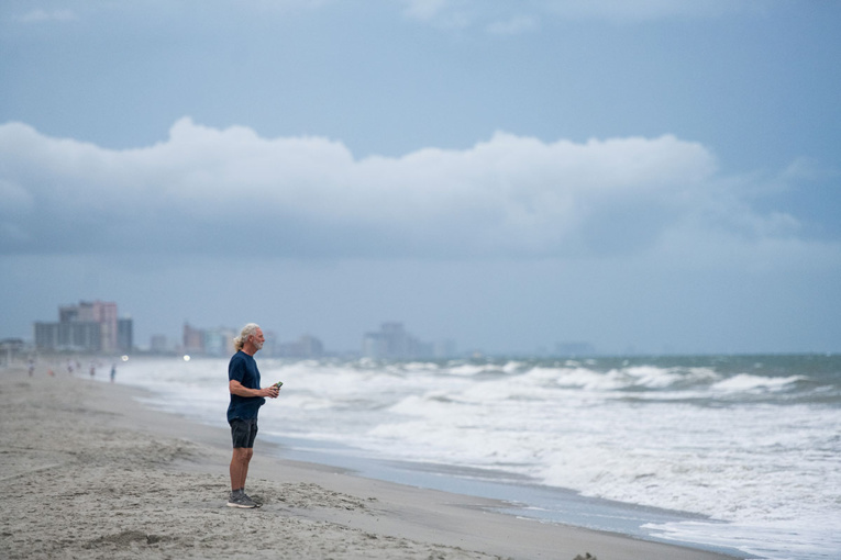 La tempête Isaias remonte la côte est des Etats-Unis avant de toucher terre La tempête Isaias remonte la côte est des Etats-Unis avant de toucher terre