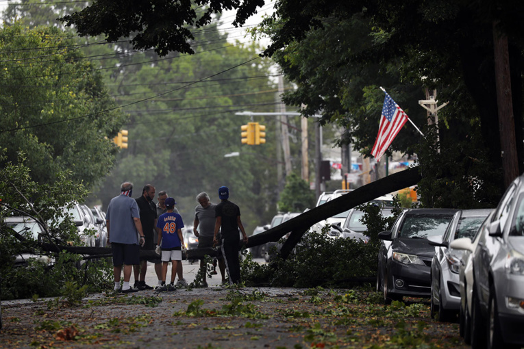 La tempête Isaias balaie la côte Est américaine, au moins quatre morts