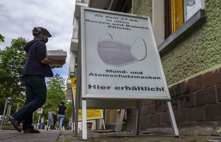 Virus: le masque obligatoire gagne du terrain en Europe Virus: le masque obligatoire gagne du terrain en Europe