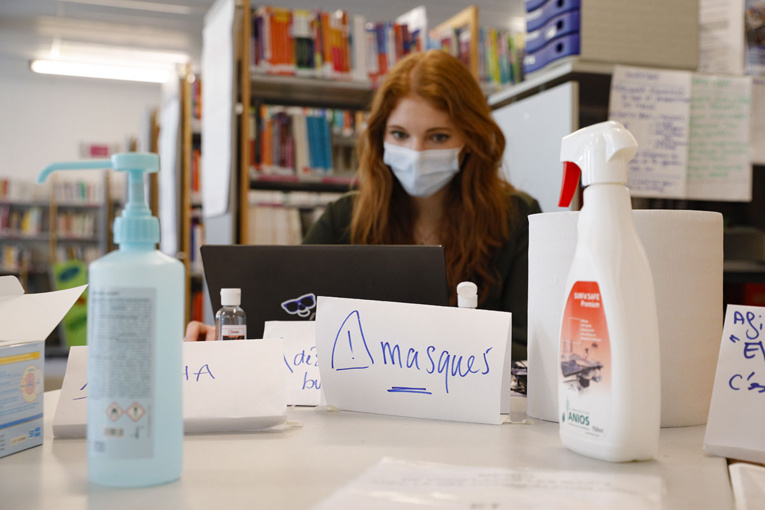 Coronavirus: réouverture en vue pour les universités mais maintien de la "vigilance"