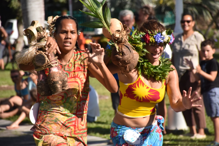 Teatarii Maraetefau (à gauche) victorieuse chez les dames.