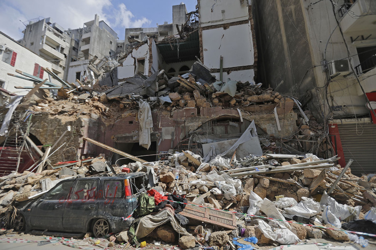 La famille de pompiers disparus à Beyrouth n'espère plus que leurs "restes" La famille de pompiers disparus à Beyrouth n'espère plus que leurs "restes"