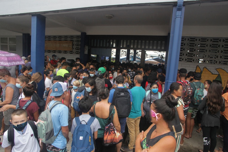 Le masque s'impose dans le second degré