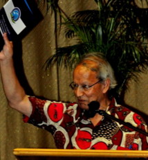 Le Professeur Kenyan Yash Ghai, Président de la Commission Constitutionnelle de Fidji.