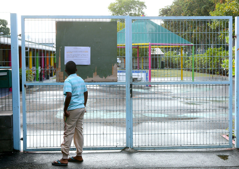 La Réunion: Rentrée scolaire reportée dans des écoles et port du masque dans certains lieux publics La Réunion: Rentrée scolaire reportée dans des écoles et port du masque dans certains lieux publics
