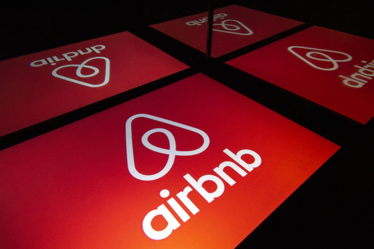 Airbnb veut lutter contre les soirées non autorisées dans ses logements Airbnb veut lutter contre les soirées non autorisées dans ses logements