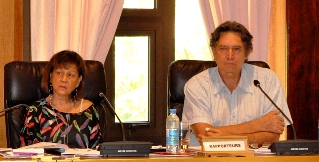 Les rapporteurs (de gauche à droite) Mme. Aline BALDASSARI-BERNARD et M. Tony ADAMS
