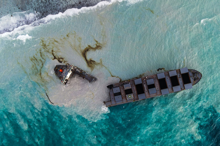 Le navire échoué sur les côtes de l'île Maurice s'est brisé en deux Le navire échoué sur les côtes de l'île Maurice s'est brisé en deux