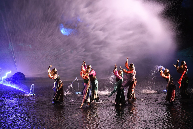 Le Puy du Fou n'a bénéficié d'"aucun passe-droit", assure Bachelot
