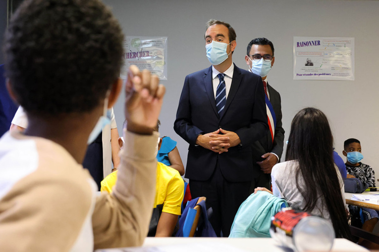 Covid-19: une rentrée scolaire "satisfaisante" à La Réunion, estime Lecornu