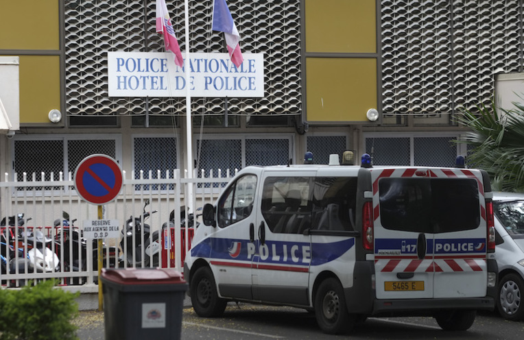 Affaire des procurations : Cinq policiers suspendus Affaire des procurations : Cinq policiers suspendus