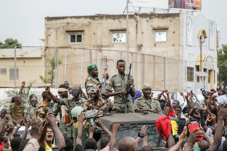 Mali: le président Keïta arrêté par des soldats en révolte Mali: le président Keïta arrêté par des soldats en révolte