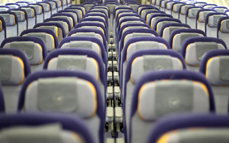 Une étude "rassurante" sur les risques de transmission du coronavirus en avion