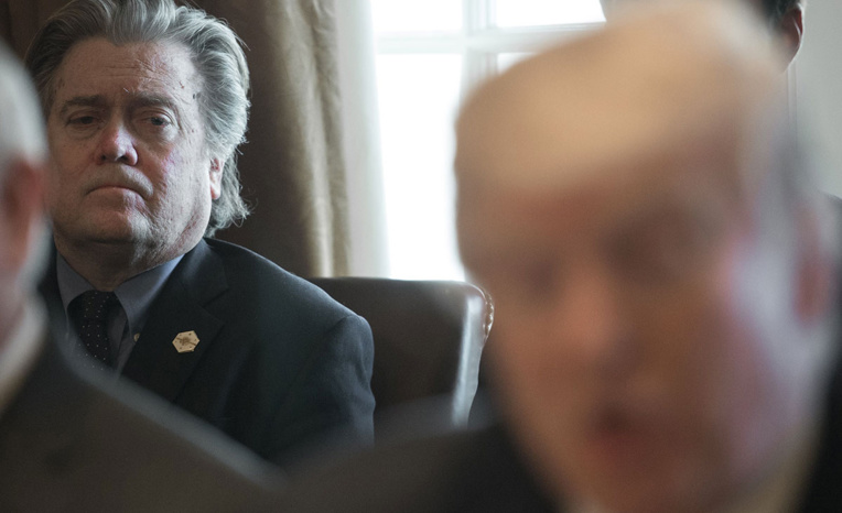 Steve Bannon, ex-conseiller de Trump, inculpé de détournement de fonds destinés au mur avec le Mexique