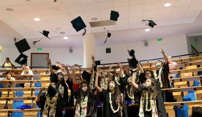 Quinze nouveaux diplômés pour l’École de Commerce de Tahiti Quinze nouveaux diplômés pour l’École de Commerce de Tahiti