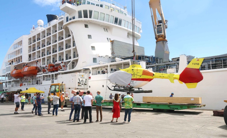 Un second hélicoptère embarqué sur l’Aranui Un second hélicoptère embarqué sur l’Aranui