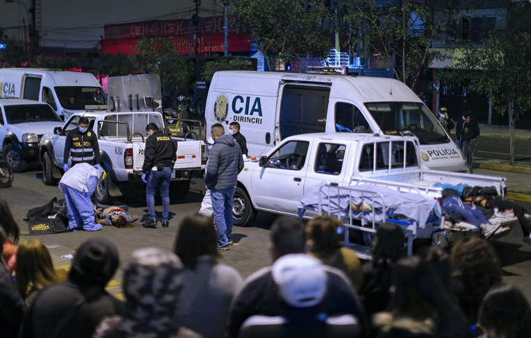 Pérou: bousculade mortelle dans une discothèque pour fuir la police