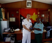 Le général Jean-François Parlanti, Commandant Supérieur des Forces Armées françaises en Nouvelle-Calédonie (FANC), a rencontré son homologue papou lors d’une récente visite officielle (Source photo : Ambassade de France à Port-Moresby)